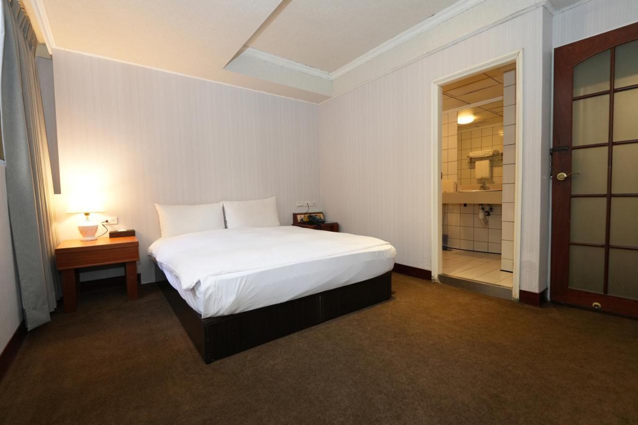 Meworld Hotel - Sanchong ไทเป ภายนอก รูปภาพ