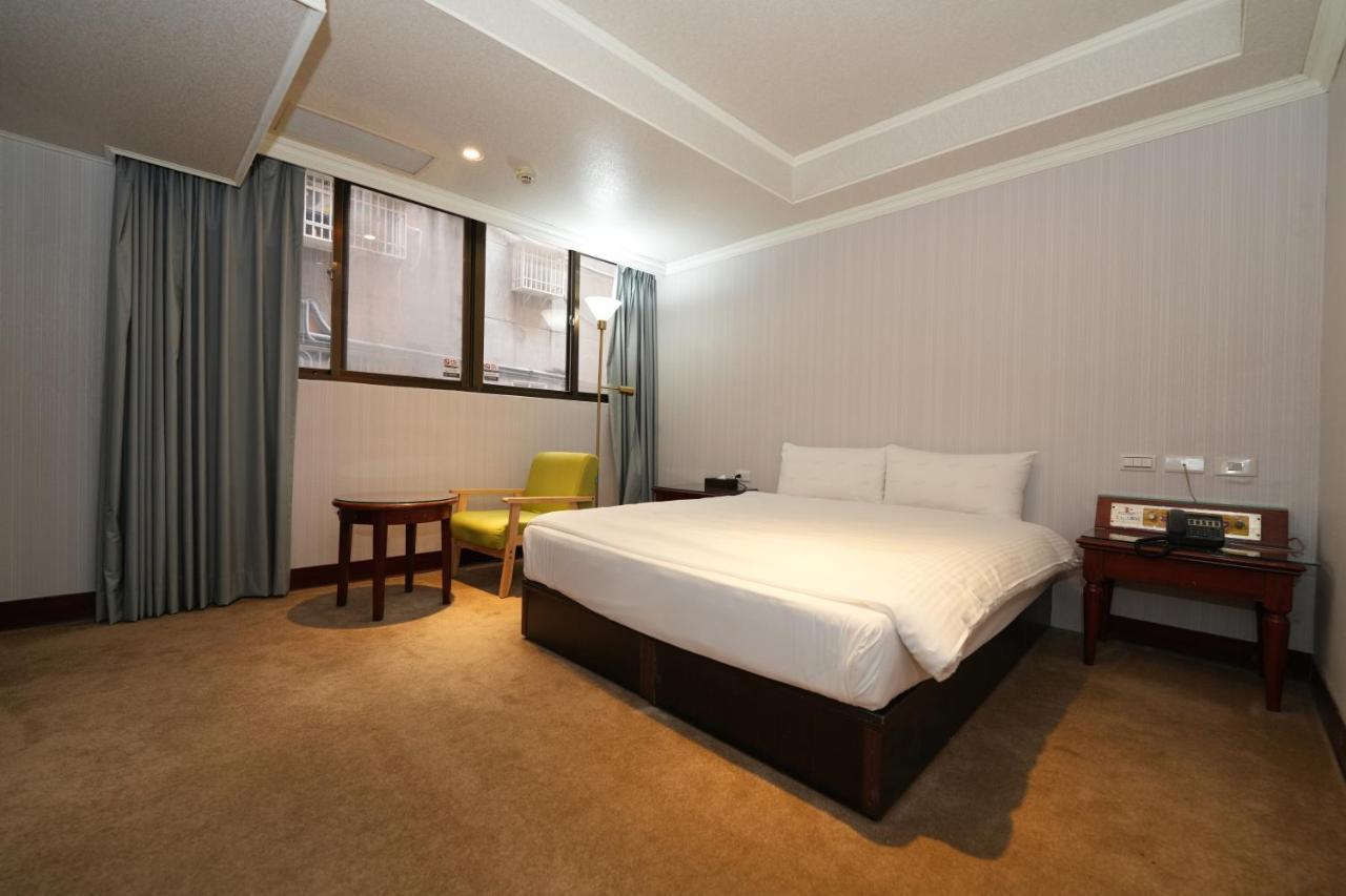 Meworld Hotel - Sanchong ไทเป ภายนอก รูปภาพ