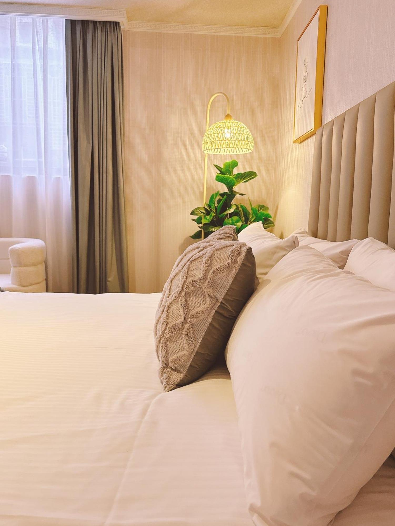 Meworld Hotel - Sanchong ไทเป ภายนอก รูปภาพ